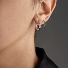 Charger l&#39;image dans la galerie, THE KAMI | Small Hoop Earrings In 925 Silver
