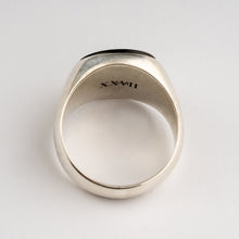 Charger l&#39;image dans la galerie, THE MARLEY | Flat Onyx Stone Signet Ring In 925 Silver
