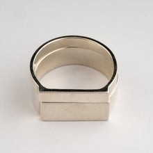 Cargar imagen en el visor de la galería, THE COBAIN | Flat Top Thick Stacker Ring In 925 Silver
