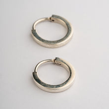 将图片加载到图库查看器，THE KAMI | Small Hoop Earrings In 925 Silver
