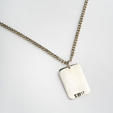 Cargar imagen en el visor de la galería, THE JONES | Long Drop Chain Dog Tag Necklace In 925 Silver
