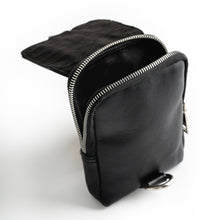 将图片加载到图库查看器，THE CILA | Soft Leather Accessories Pouch In Black
